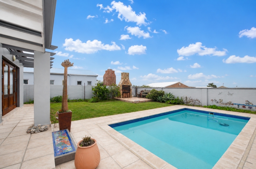 4 Bedroom Property for Sale in Yzerfontein Western Cape